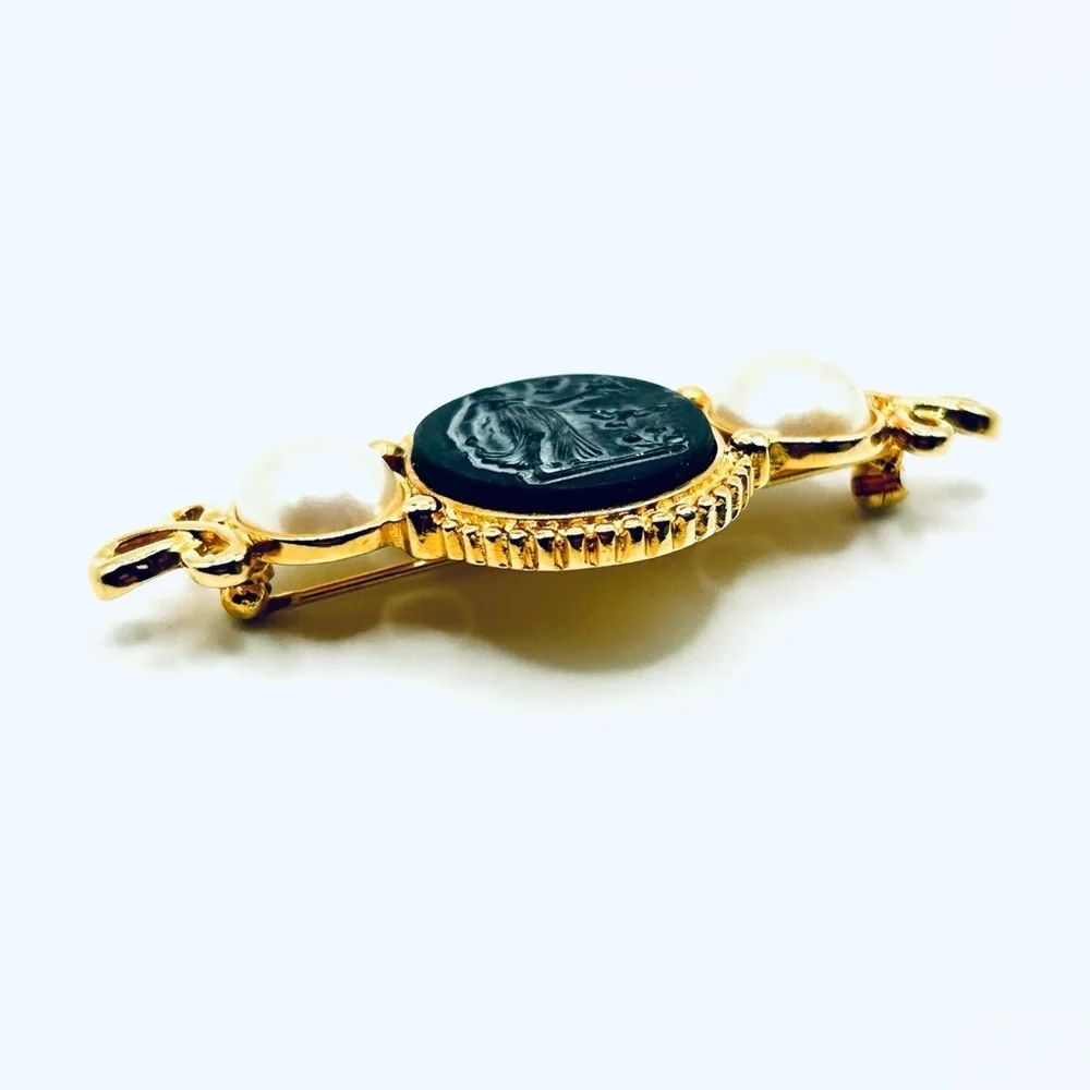 Vintage elegant brooch